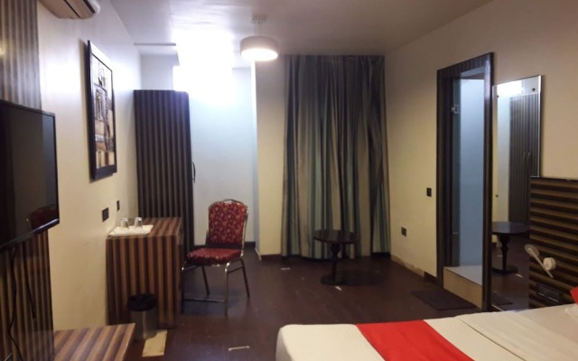 Hotel Sandal Wood