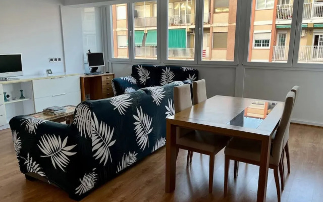 Amplio apartamento cerca FIRA y Centro
