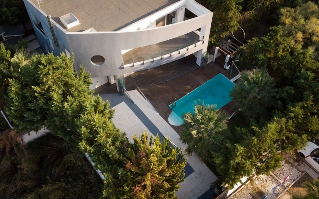 Villa BOND with Private Swimming Pool