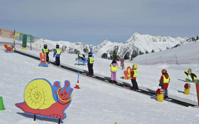 Luxurious Apartment Near Ski Bus Stop in Mayrhofen