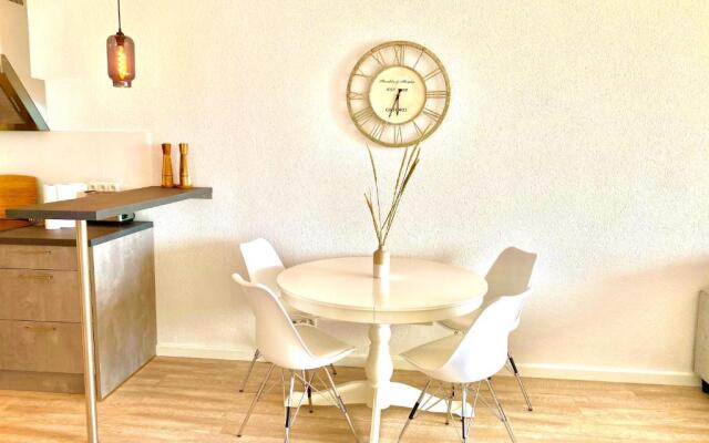 Studio-Apartment mit Panorama-Meerblick und direkter Strandlage in Scharbeutz