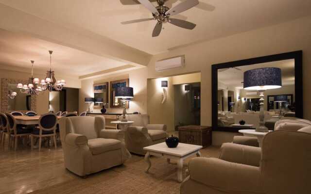 7 Bedrooms Luxury Colonial Villa Complete New 2017