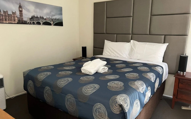 Executive Hideaway Motel