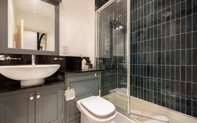 The Mayfair Arms - Modern & Bright 2BDR Apartment