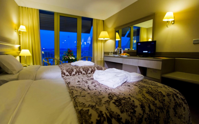 Fantasia Deluxe Hotel
