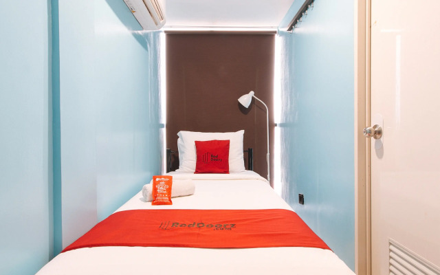 RedDoorz @ Hotel Rosemarie