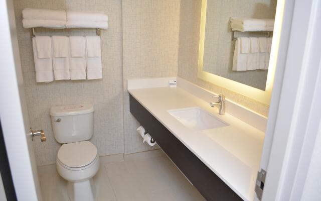 Holiday Inn Express & Suites Waterville - North by IHG