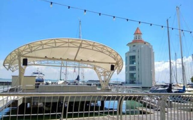 One BR Apartment Straits Quay Penang