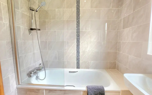 Boutique 4-Bed Home in Inverness
