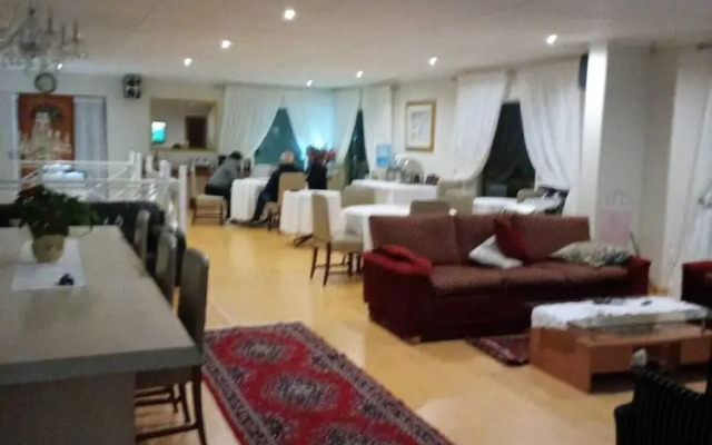 Beautiful House Fully up for Rental