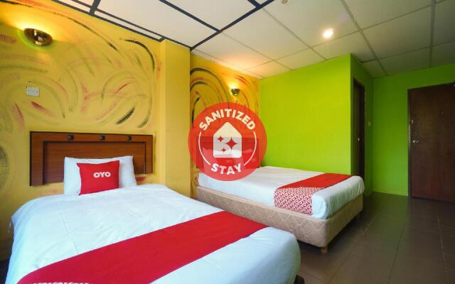 OYO 90929 DJ Hotel