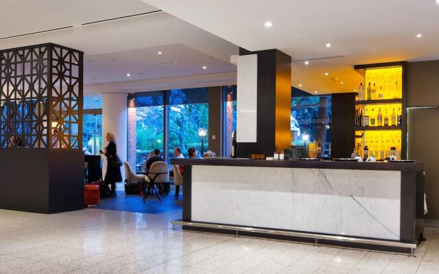 QV Deluxe Waterside Apartment - 851