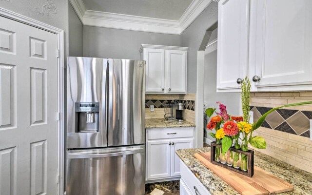 Spacious & Central Katy Retreat: 27 Mi to Houston!