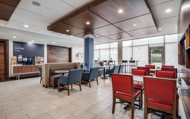 Holiday Inn & Suites Dallas-Addison by IHG