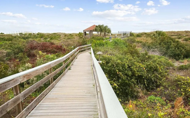 View Ocean & Racquet 8315