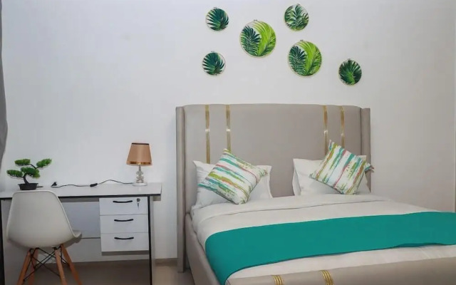 Lux Suites Royal Oak Residency