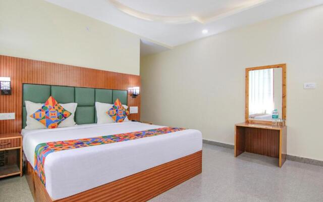 Fabhotel Royal Galaxy