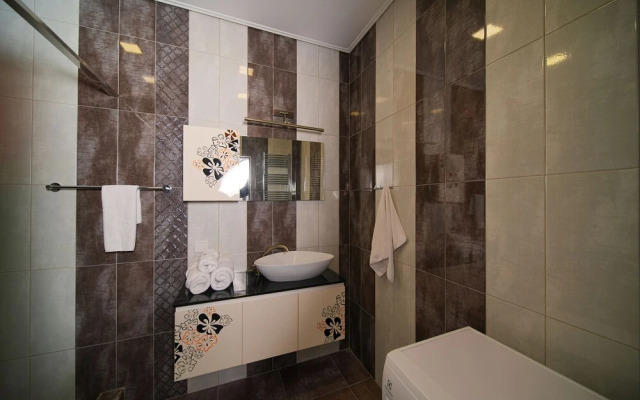 Elegant Suite by Sweet Home