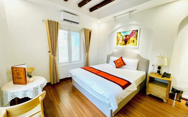 2 mins to Ho Guom LA MANDARINA HOTEL