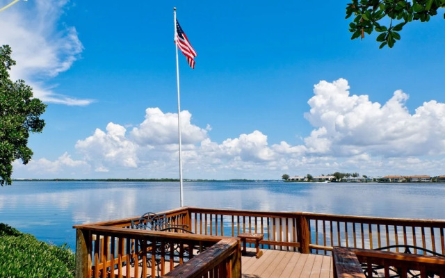 Runaway Bay Resort by BBG