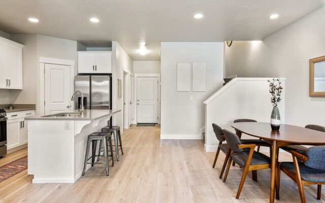 Southern Escape by RedAwning