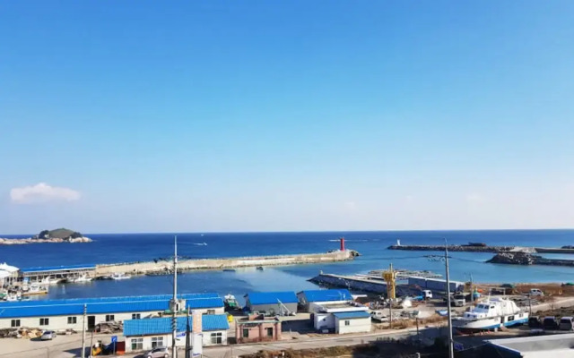 Goseong Good Day House Pension