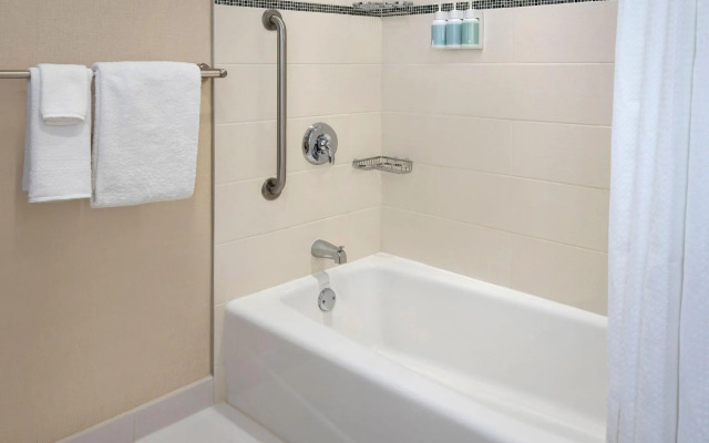 Courtyard Philadelphia South at The Navy Yard