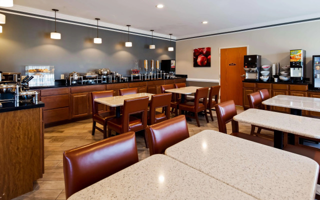 Best Western Plus Hannaford Inn & Suites