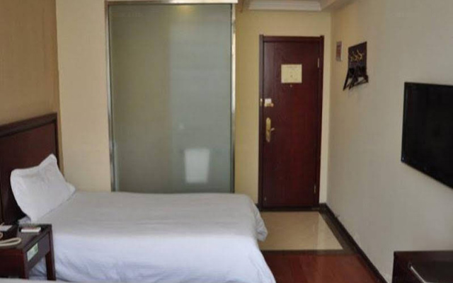 GreenTree Inn HeNan LuoYang QingDao Road ShangHai Market Express Hotel – Guest Rooms – Luoyang