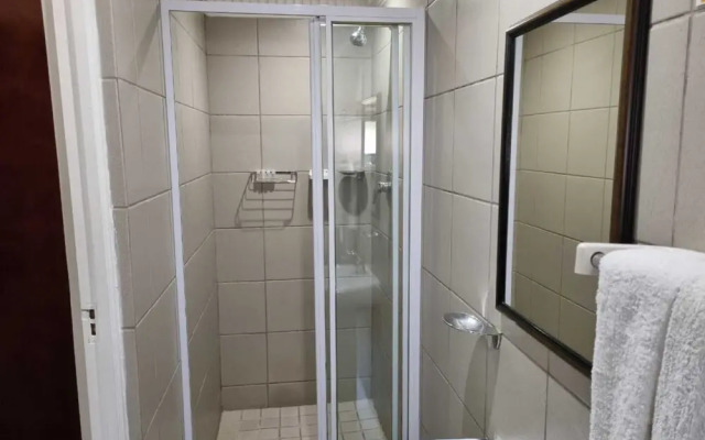 Savoy Lodge - Budget Standard Double Room