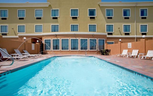 Holiday Inn Express & Suites Kingsville, an IHG Hotel