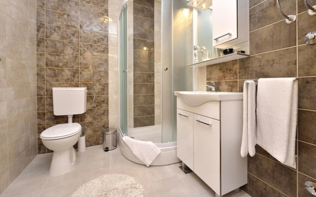 Nice Home in Vrsi-mulo With Wifi and 1 Bedrooms