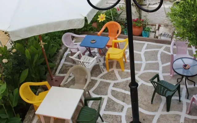 Karampela Rooms