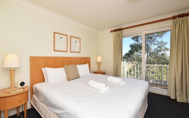 Villa Executive 2br Ferre Resort Condo located within Cypress Lakes Resort (nothing is more central) – Guest Rooms – Pokolbin