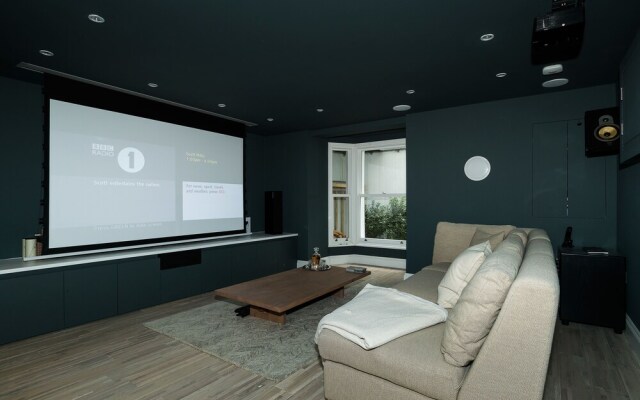 Gorgeous 2BR family home in East London