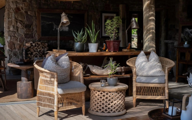 HillsNek Safari Camp - Amakhala Game Reserve