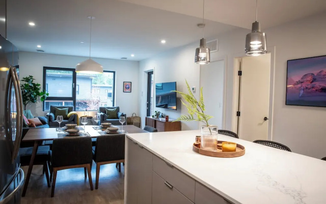 Cedar and Loam by Revelstoke Vacations