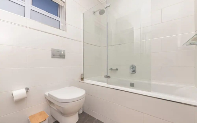 Stylish and Central 1 BD in Green Point