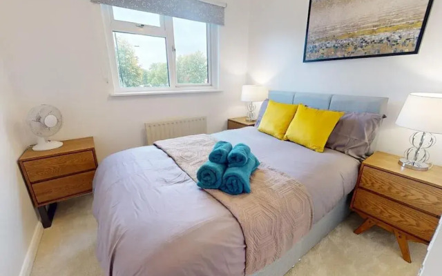 Parlaunt House - 3 Bedroom With Free Parking
