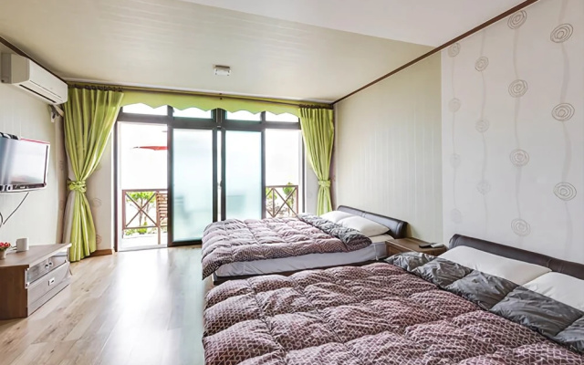 Tongyeong Pine Fragrance Silverlight Sea Pension