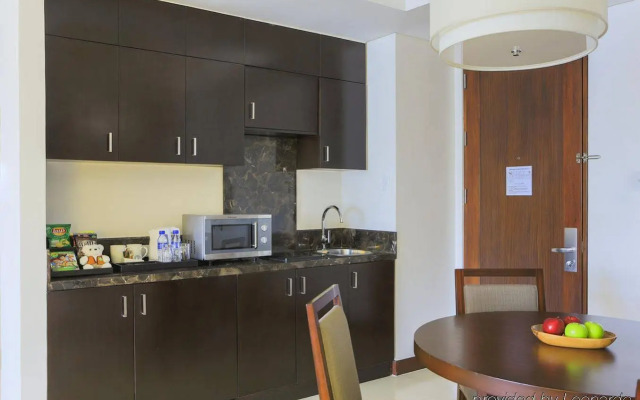 Holiday Inn & Suites Makati by IHG