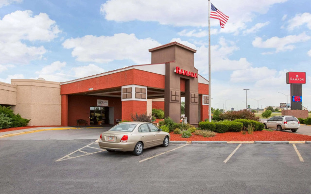 Clarion Inn & Suites and Convention Center