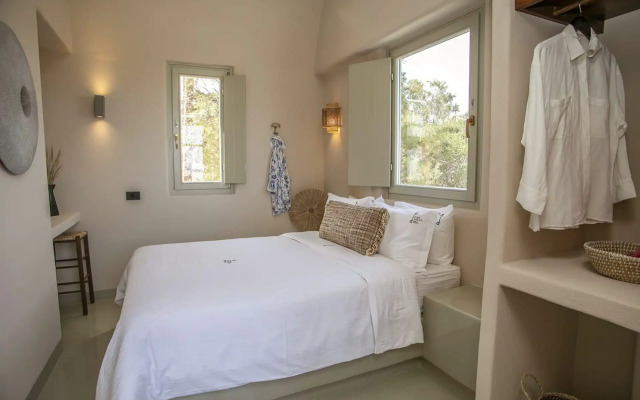 Pink Freud Villas Santorini