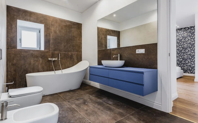 Upscale Urban Apartment by Wonderful Italy