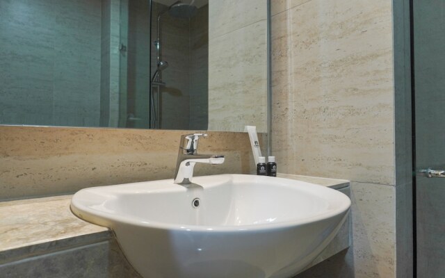 Modern Look And Comfy 2Br Gold Coast Apartment