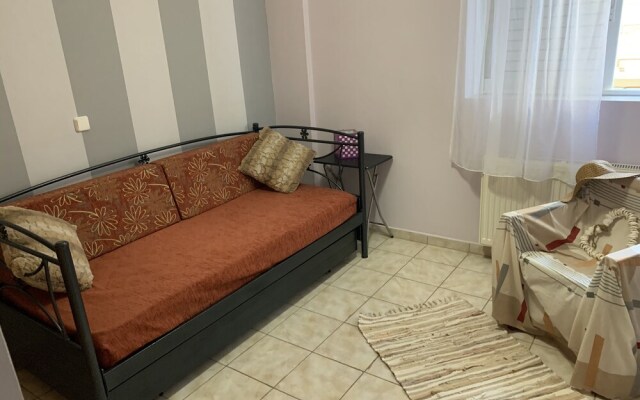 Immaculate 2-bed Apartment in Piraeus, Athens