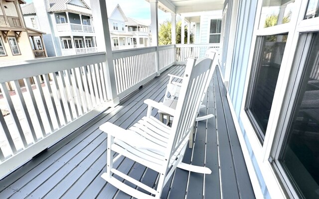 Salty Dog 5 Bedroom Home by RedAwning
