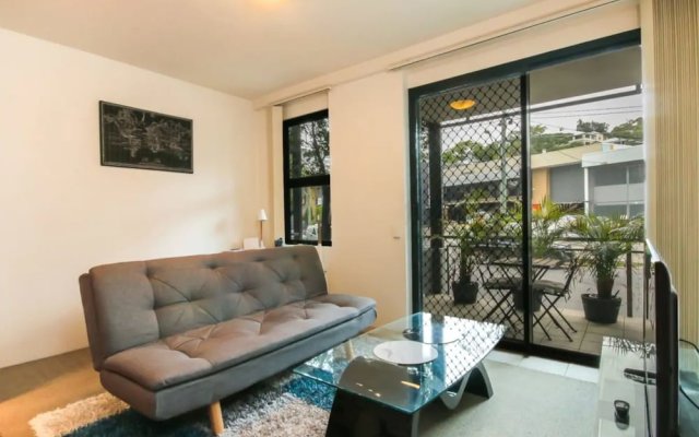 Contemporary 1 Bedroom Teneriffe Apartment with Pool and Gym