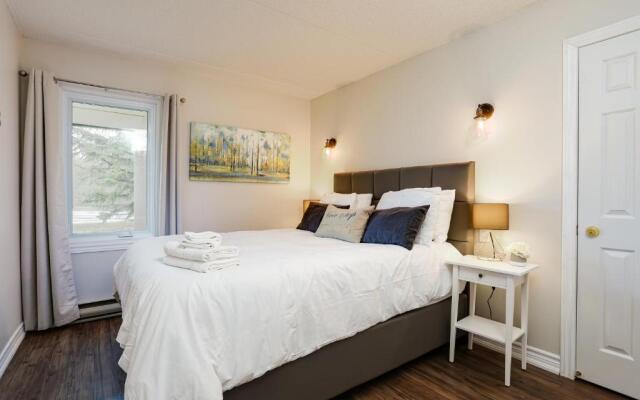 Wintergreen Retreat with Private Sauna & Patio 82291