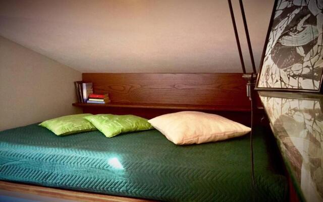 La Buena Vibra - A flat 4 Time Travelers!